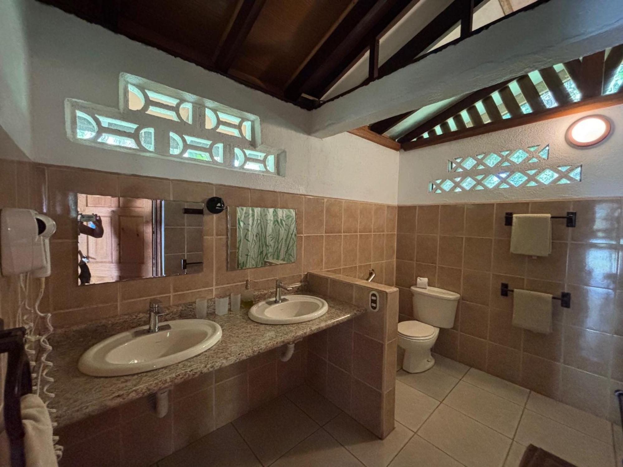 Hotel Suizo Loco Lodge & Resort Cahuita Extérieur photo