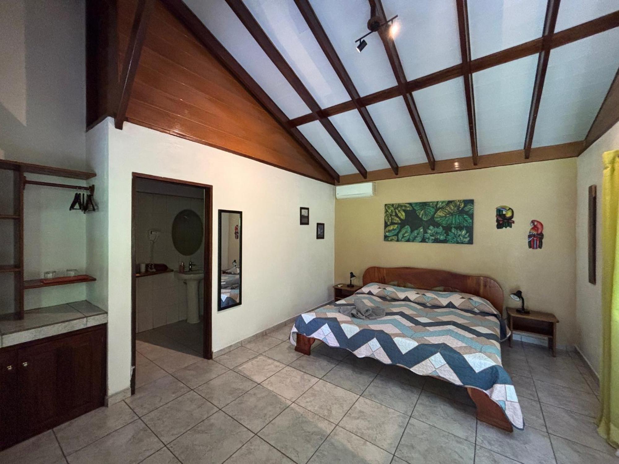 Hotel Suizo Loco Lodge & Resort Cahuita Extérieur photo