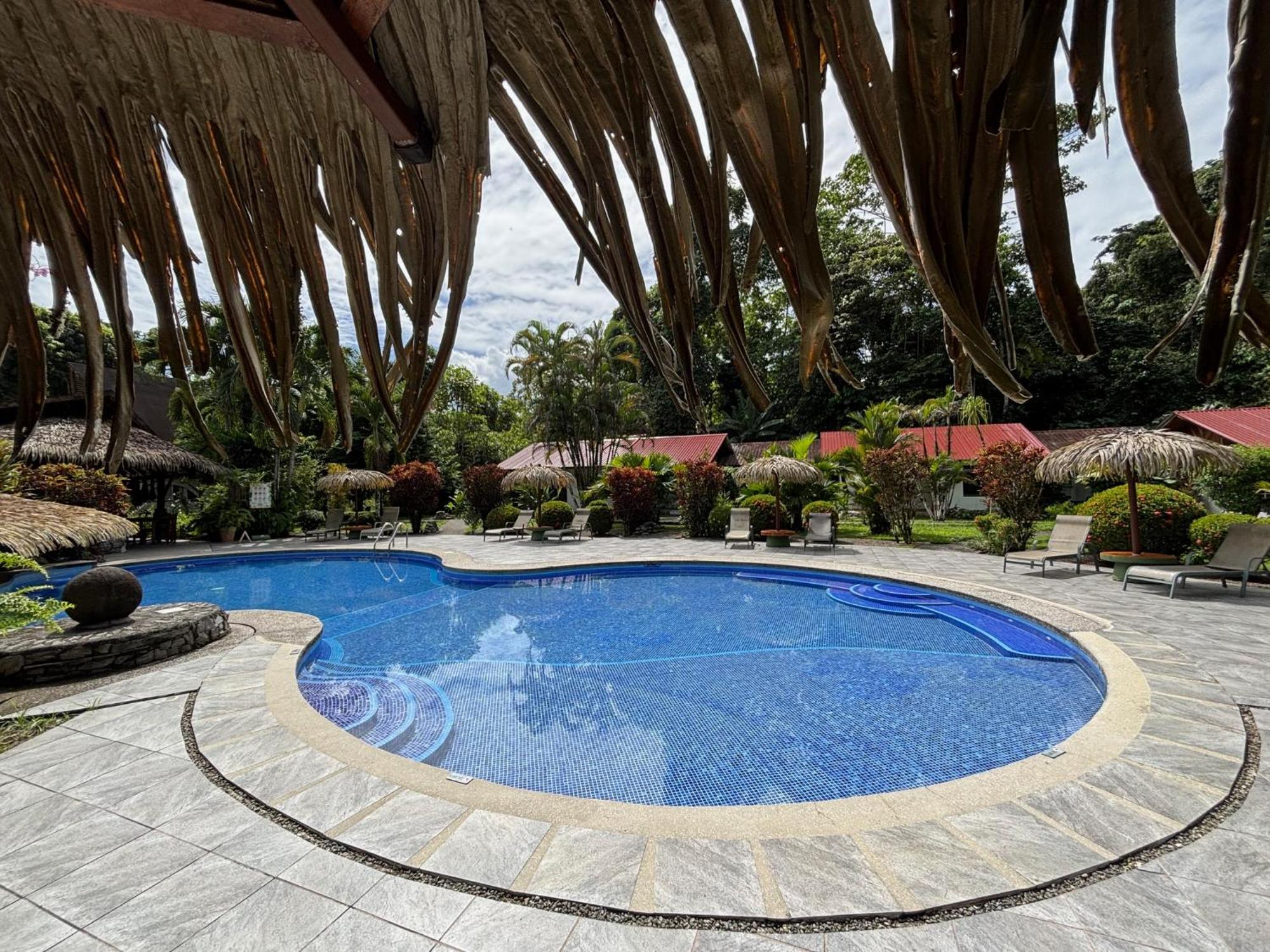 Hotel Suizo Loco Lodge & Resort Cahuita Extérieur photo