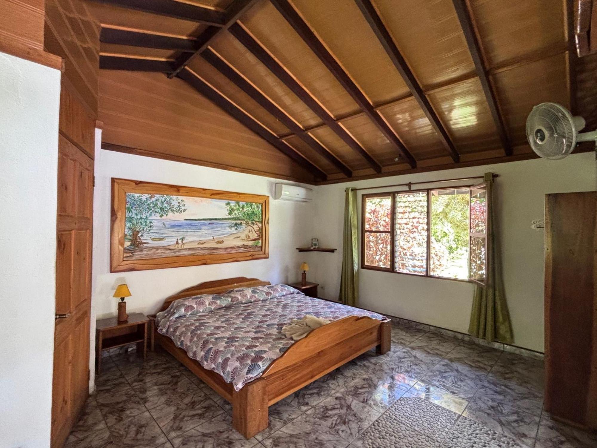 Hotel Suizo Loco Lodge & Resort Cahuita Extérieur photo