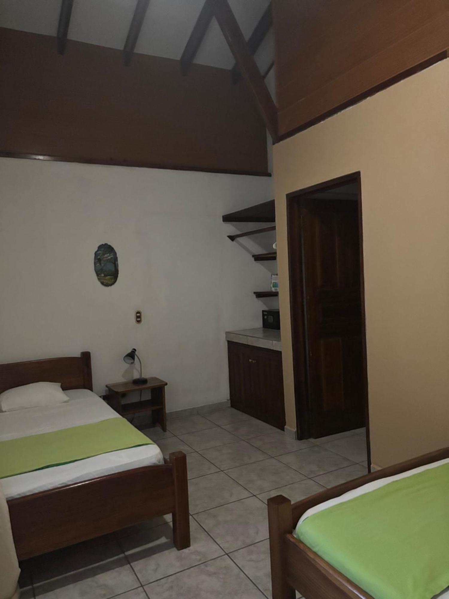 Hotel Suizo Loco Lodge & Resort Cahuita Extérieur photo