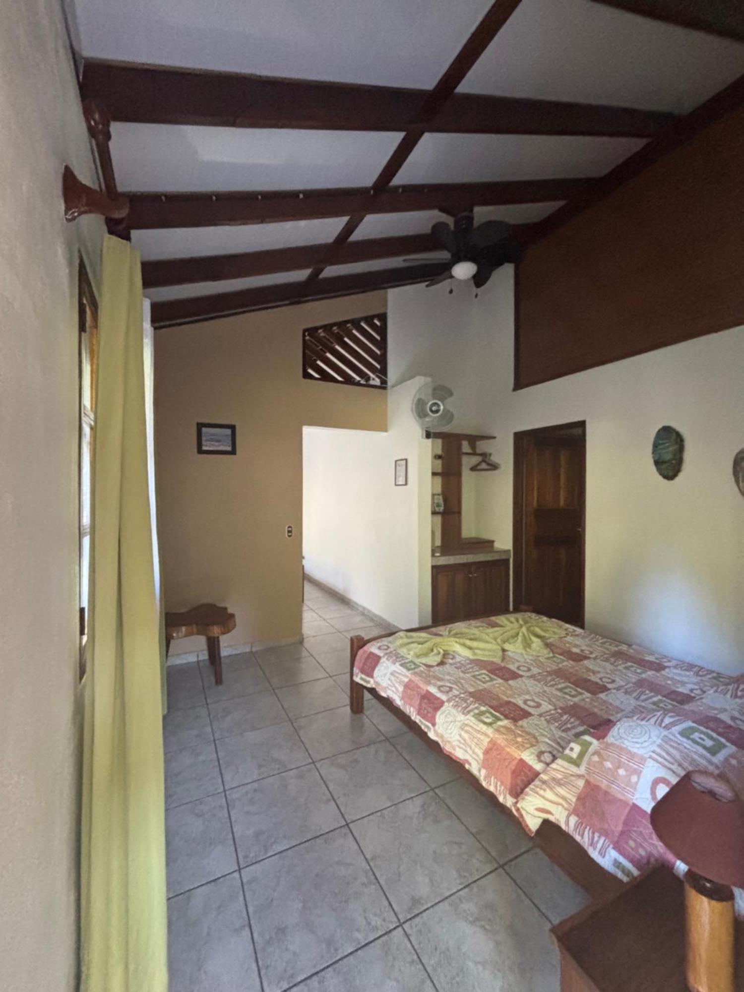 Hotel Suizo Loco Lodge & Resort Cahuita Extérieur photo